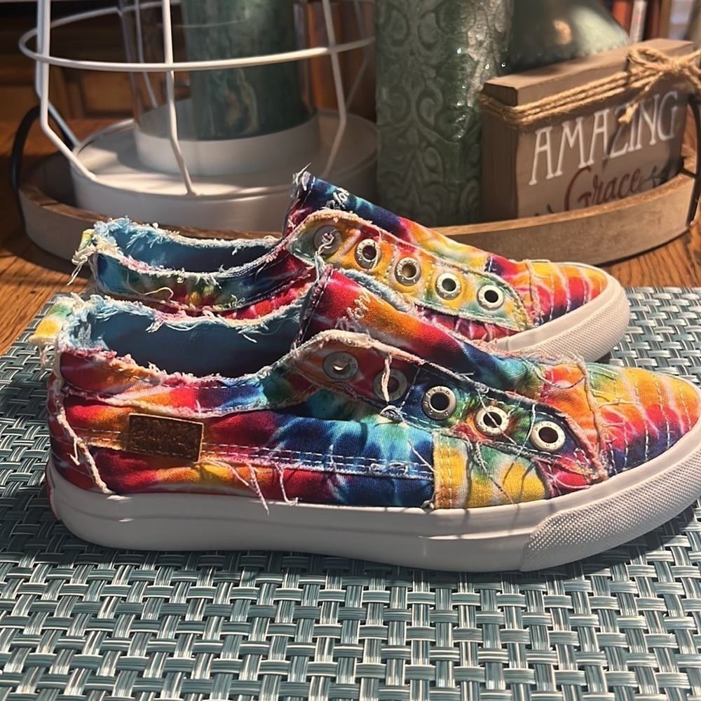Blowfish Kids Slip On Malibu Sneakers - Picture 2 of 6